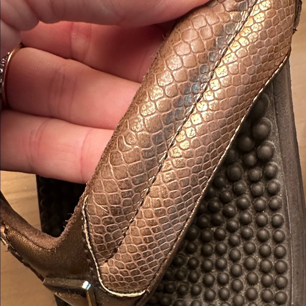 Gold Brown kenkoh flip flops - Picture 4 of 6